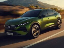 PEUGEOT408_12 07 26