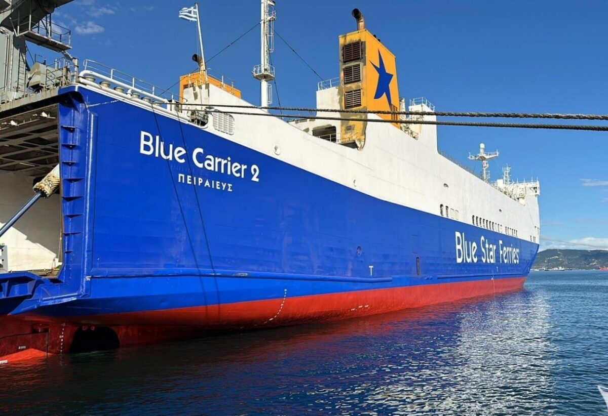 BLUE CARRIER 2: Εκκενώθηκε με ασφάλεια το φορτηγό-οχηματαγωγό πλοίο