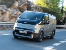 kia-pv5-cargo-steel-grey-dynamic-digital-1920x 27 09 26