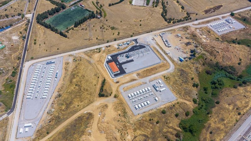 HELLENiQ ENERGY: Σε λειτουργία η πρώτη μονάδα αποθήκευσης ηλεκτρικής ενέργειας ισχύος 100 MW