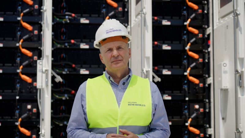 HELLENiQ ENERGY: Τέθηκε σε λειτουργία το α΄  πάρκο «μπαταριών»