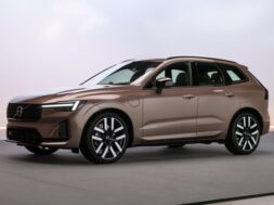 Volvo_XC60_ new Studio_Front_34 11 10 26